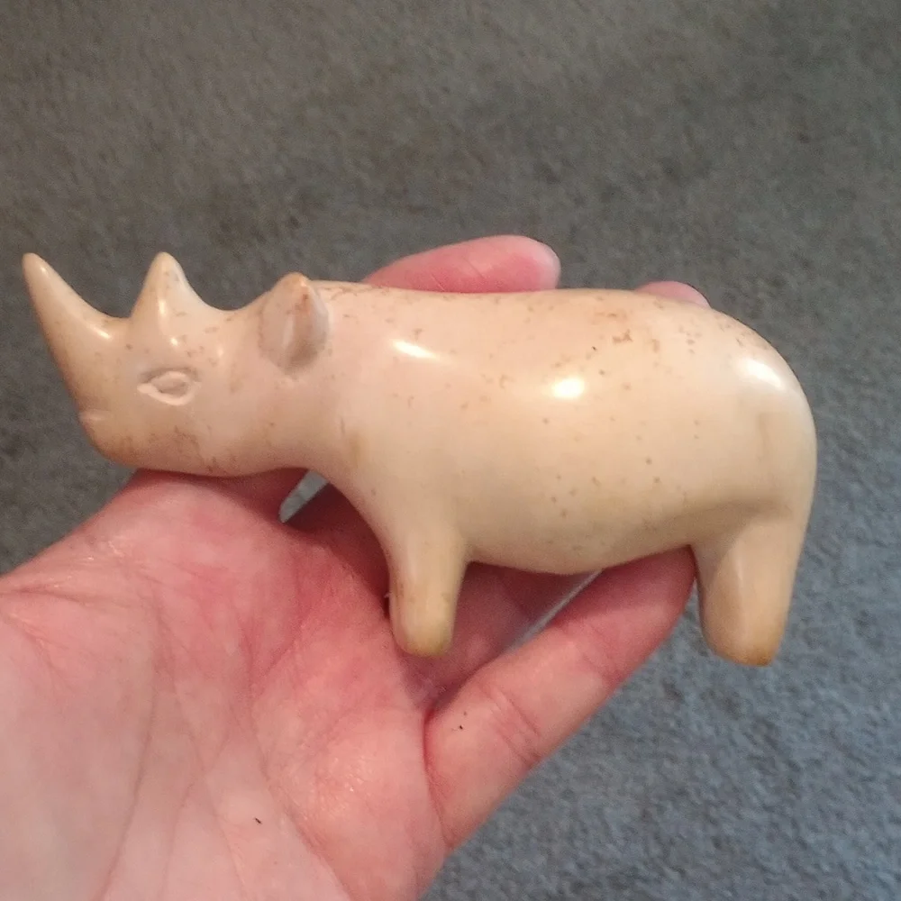 Marble Rhino from Kenya - Picture 2 of 3